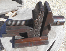 Ancien  Etau en Bois  !