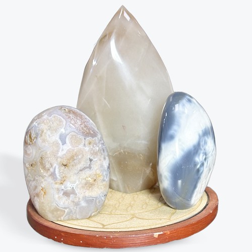 Menhir agate pierre - d’agate,