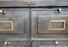 MEUBLE INDUSTRIEL A CLAPETS "STRAFOR" EPOQUE EN METAL