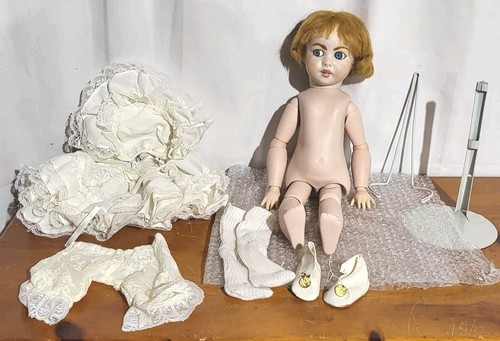 Repro sfbj 247 - repro., doll