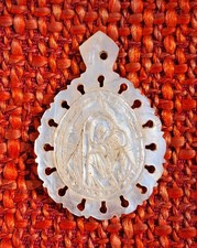 Pendentif en nacre, Vierge