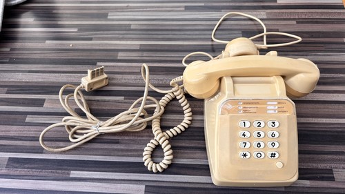 Ancien téléphone vintage