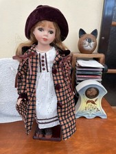 POUPEE EN PORCELAINE de 42 cm