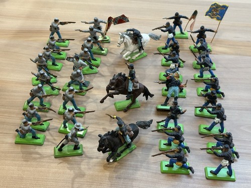 Lot figurines britains - 37,