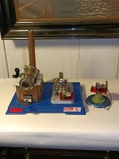 Ancienne machine à vapeur "WILESCO" testée