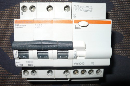 Disjoncteur differentiel - disjoncteur,