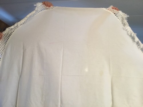 Round with lace fringed - round,