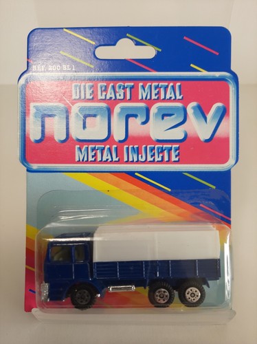 Camion avec bâche sous - camion,