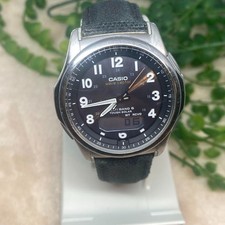 Montre analogique solaire pour