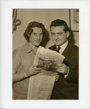 Guy Vaschetti, benjamin de l'Assemblée Nationale, 1948, avec son épouse Vin