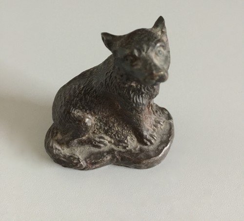 Chien bronze patine brune - en, brune/