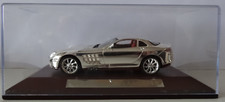 Mercedes Benz - McLaren SLR - 2009 - 1/43 - Chrome dans vitrine à socle en bois