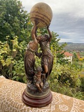 statue l'Univers en regule