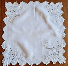 Mouchoir ancien en fil brodé de papillons et prénom ROSE - 32 cm x 32 cm