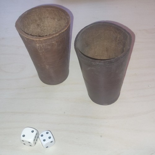 Anciens gobelets cuir - 2,