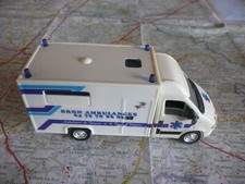 RENAULT Master Ambulance Bron  SOLIDO Hachette 1/50