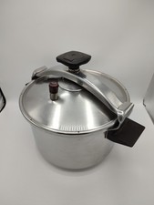 Ancienne cocotte minute en