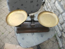 balance avec plateaux cuivre 