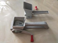 DUO 1 moulin a fines herbes + 1 rape a fromage mouli gratter moulinex vintage