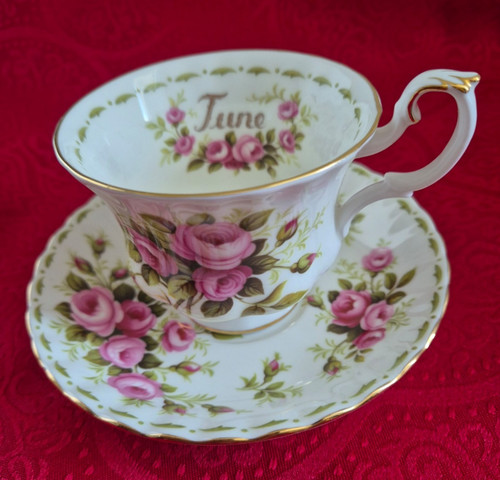 Tasse sous - tasse, royal