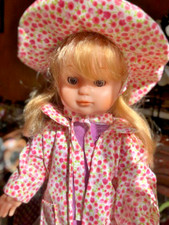 ancienne poupee emilie blonde dansons sous la pluie botte a marque