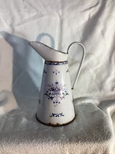 broc tole emaillee décor