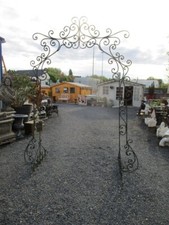 ARCHE DE JARDIN A DECOR DE VOLUTES EN FER FORGE PLEIN (De fabrication récente)