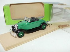 FORD V8 1932 ROADSTER OUVERT