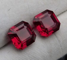 Paire de pierres précieuses