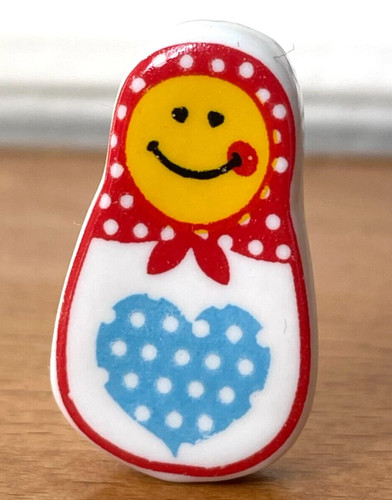 Fève smiley poupée russe - en,