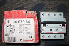 DISJONCTEUR DIFFERENTIEL 4POLE 16A 30mA TETRAPOLAIRE 16AMPERES 4P. LEGRAND 07964