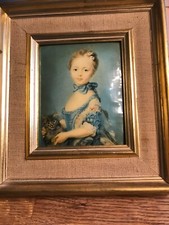 tableau jeune fille au chat - cadre bois - helca- émaux martelés main -