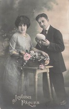 CP PAQUES FEMME ELEGANTE PANIER FLEURS MOUSTACHU OEUF - 41249