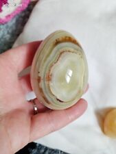 UNE PIERRE EN ONYX EN forme d oeuf 250 grs
