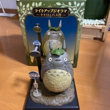 My Neighbor Totoro Bus Stop Shelter s'allume 235 mm diorama figurine statue m...