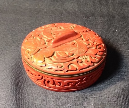 Boîte ancienne rouge - boÎte, laque