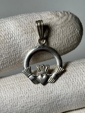Pendentif charme Claddagh irlandais argent sterling
