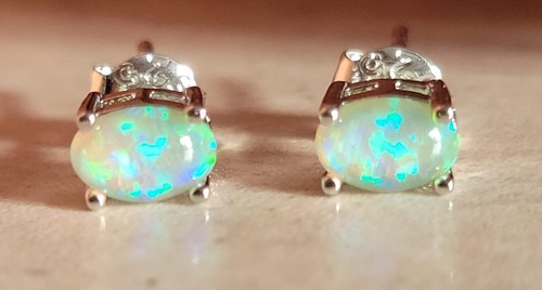 Boucle oreille opale vert - d'oreille,