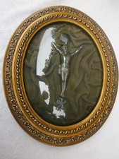 ANCIEN GRAND CADRE OVALE/BOIS  PLATRE/CROIX METAL ENCADRE/VERRE bombé/50x60x3 cm