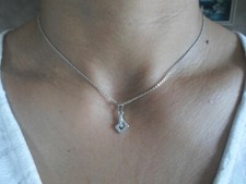 collier, chaîne et pendentif