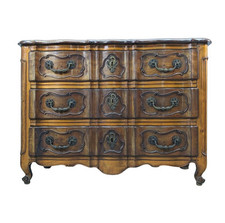 Commode arbalète galbée noyer époque XVIIIème