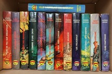 LOT de 13 LIVRES AUX EDITIONS