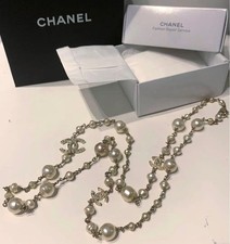 Collier long pendentif Chanel