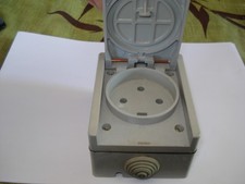 Legrand Prise 3P+T étanche 32A Plexo complet IP44 saillie  gris  Réf : 055425