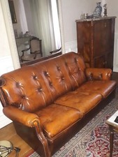 canapé en cuir et fauteuil Chesterfield