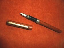 Joli stylo plume encre par cartouche marque " GERMANY " laqué façon ronce noyer