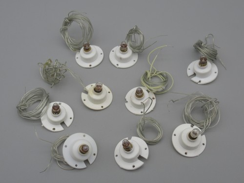 Lampes douilles sur socle - lampes,