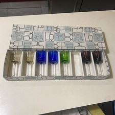 7 anciens verres à pied de