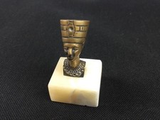 Buste Nefertiti Reine égyptienne laiton massif sur socle en albâtre vintage