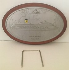 Costa Croisières Médaillon bateau Magica en métal argenté sur fond bois